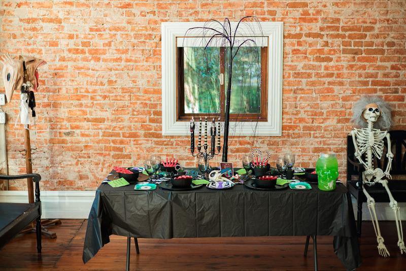 It's Showtime: A BeetleJuice Party - Zurchers