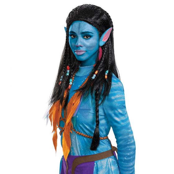 A person in an Avatar costume wearing a Avatar Neytiri Reef Look Deluxe Adult Wig.