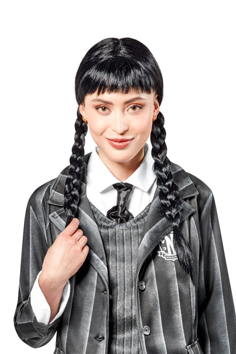 A women dressed like Wednesday adams featuring this Wednesday wig.