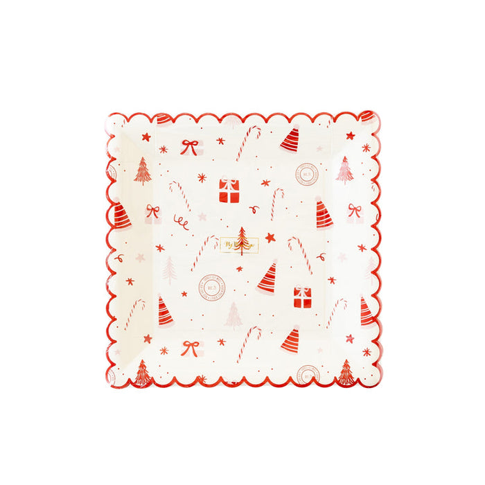 Christmas Elf Scallop Scatter Paper Plate