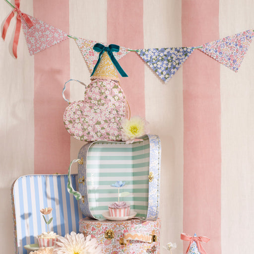 Liberty Floral Scallop Edge Garland | 1ct